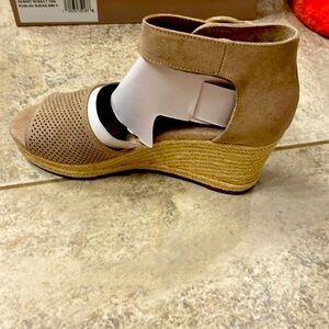 Unisa Sandal Taupe w/ Ankle Strap and Buckle Women’s Platform Wedge Shoe…